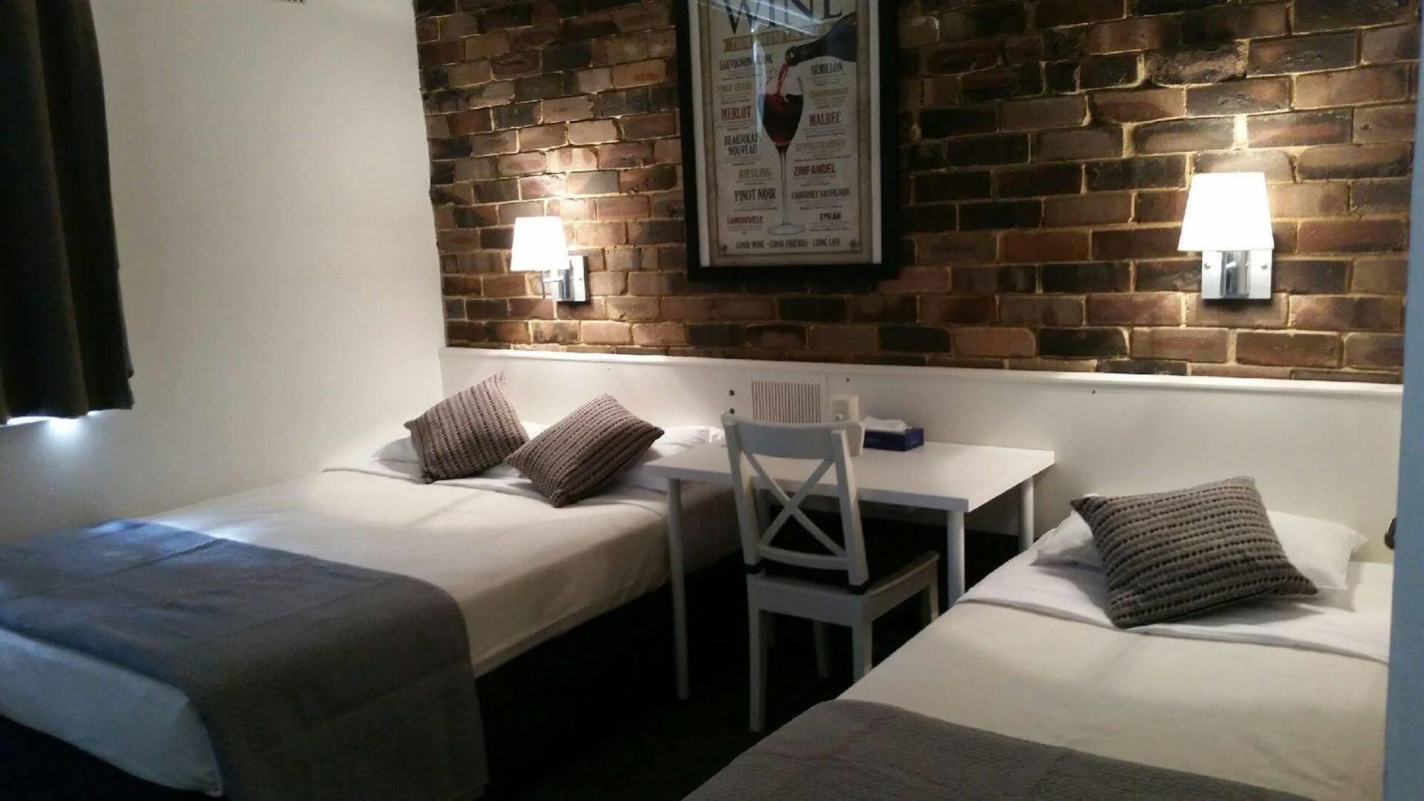 Hornsby Inn Bagian luar foto